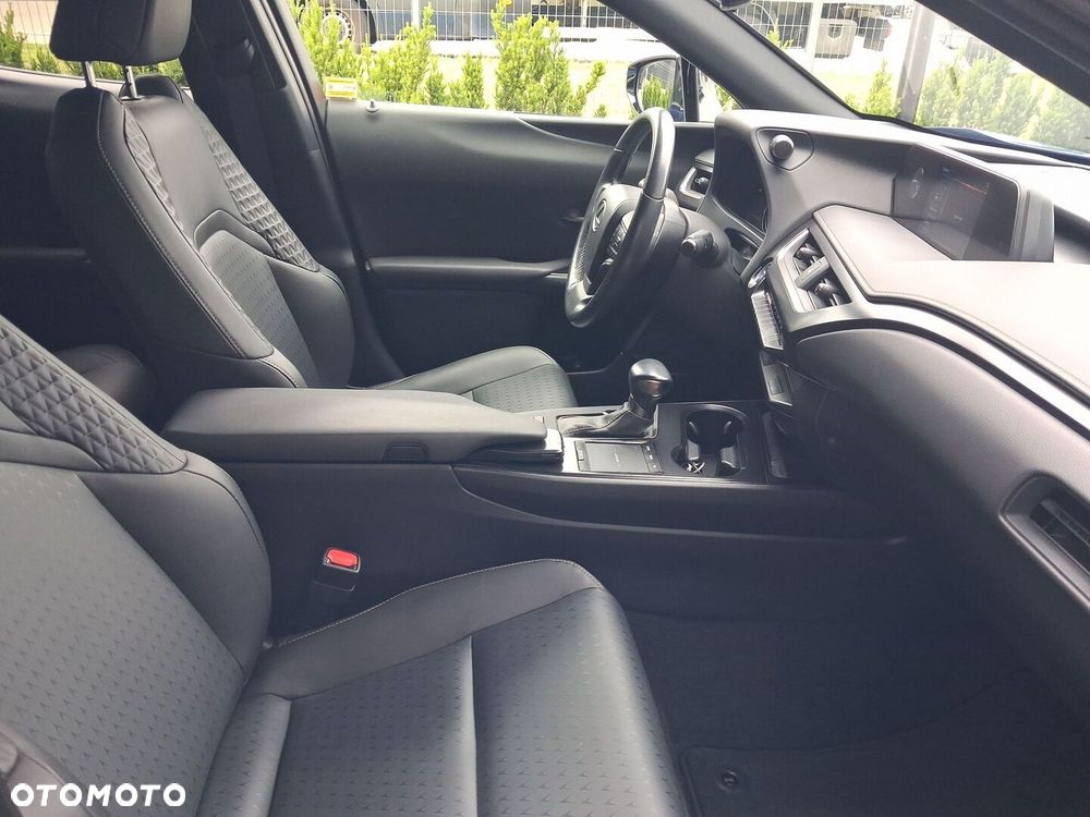 Lexus UX - 12