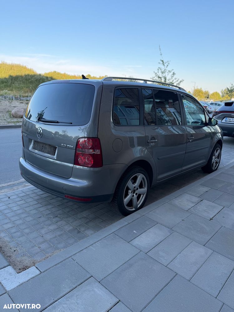 Volkswagen Touran 2.0 TDI DPF Highline - 4
