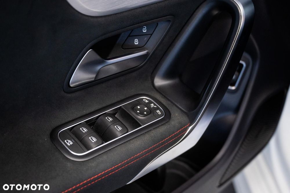 Mercedes-Benz CLA 250 e PHEV AMG Line 8G-DCT - 36