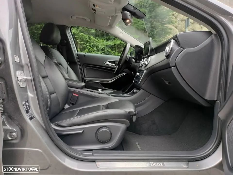 Mercedes-Benz GLA 180 d 7G-DCT Urban - 4