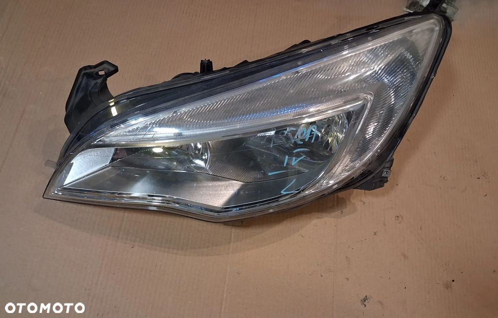 Lampa przód OPEL ASTRA IV J prawa lewa 1EG010011-01   1EG010011-02 - 1