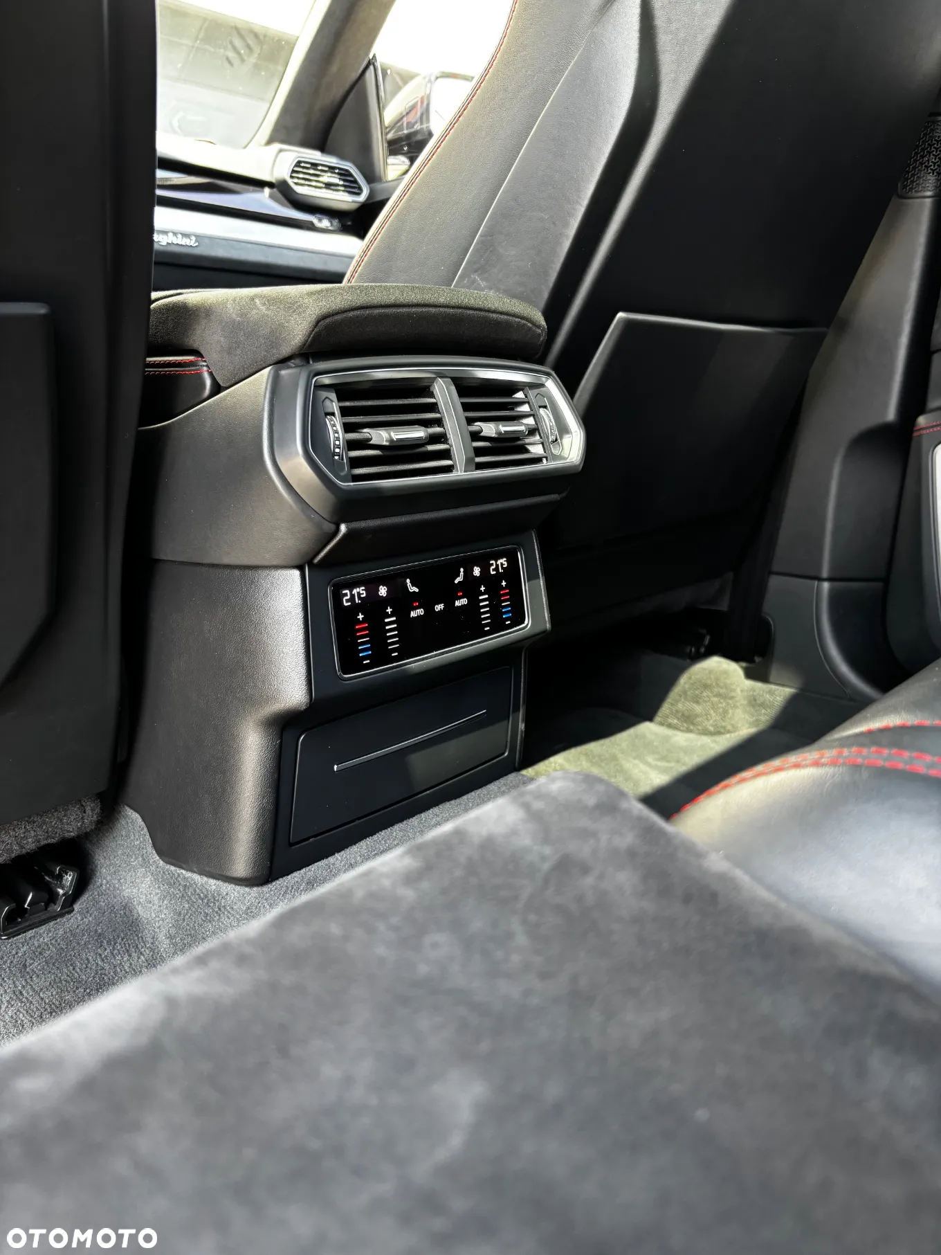 Lamborghini Urus Standard - 24