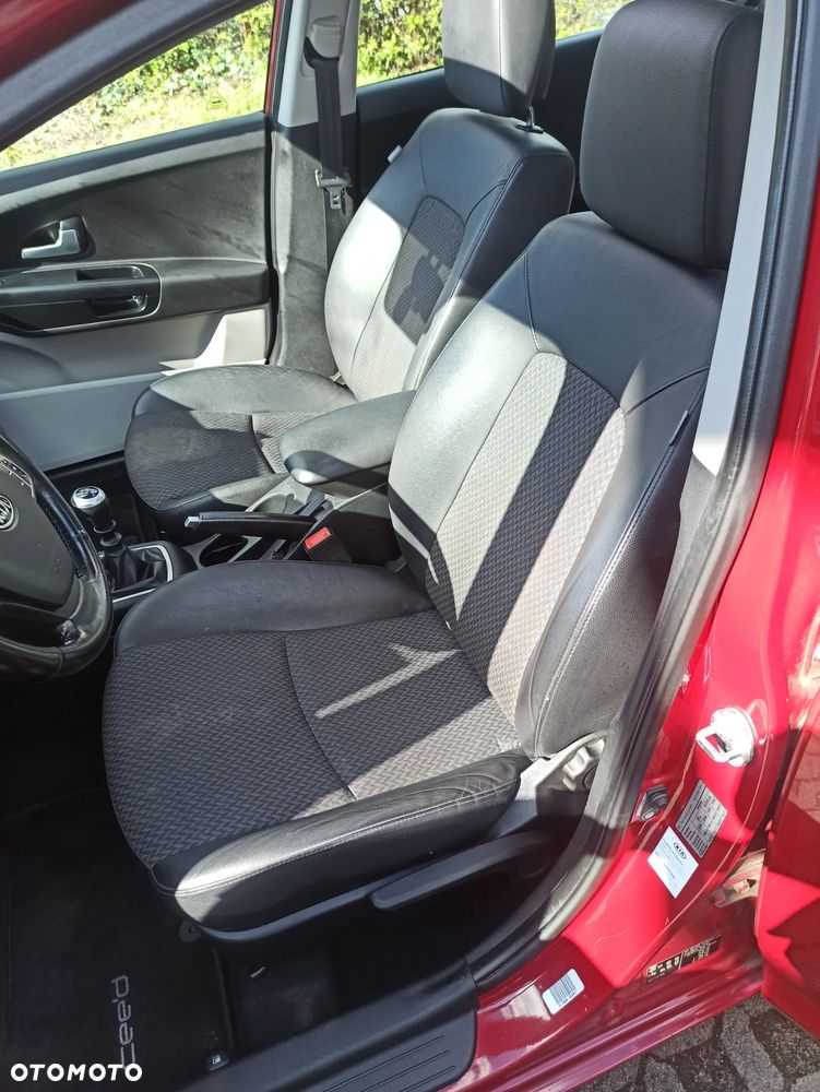 Kia Ceed - 12