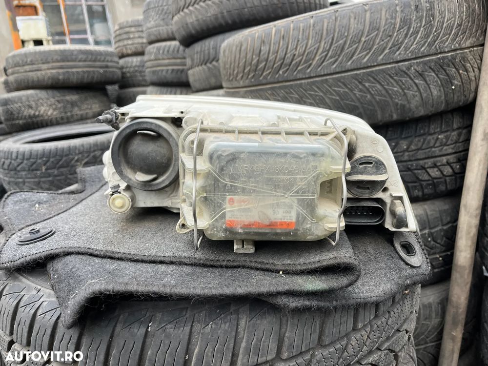 Far dreapta fata Skoda Octavia 2 non facelift xenon Europa - 8
