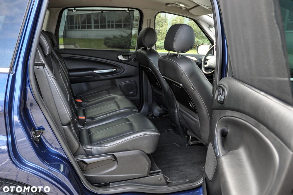 Ford S-Max - 12