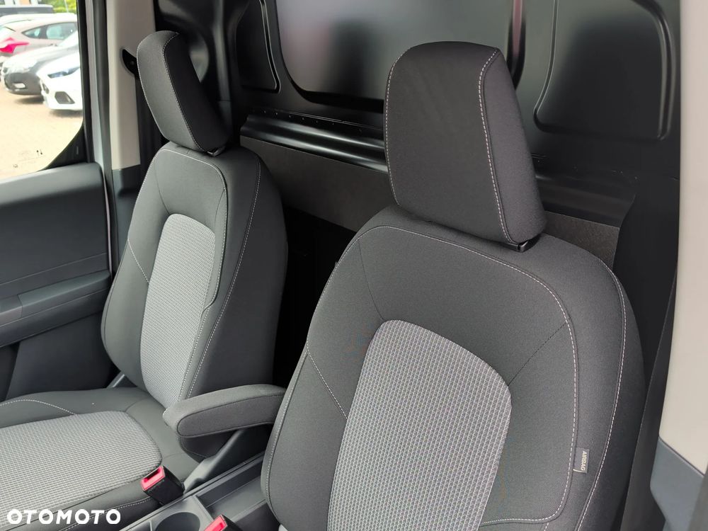 Ford Transit Courier - 11