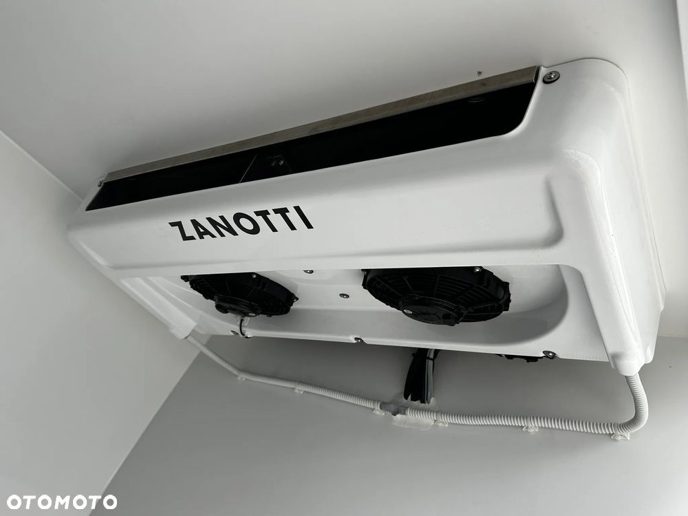 Mercedes-Benz Sprinter - 26