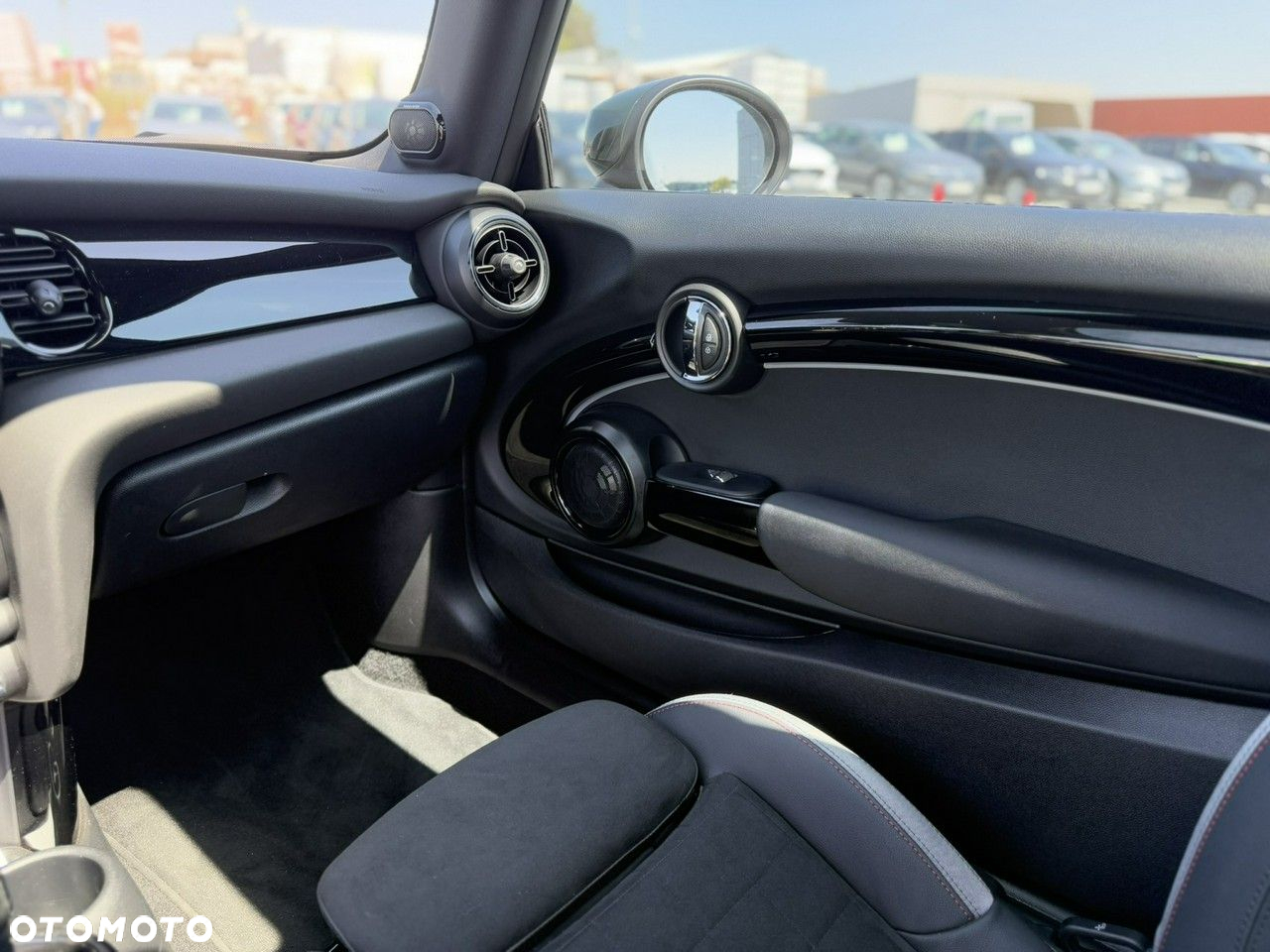 MINI John Cooper Works - 24