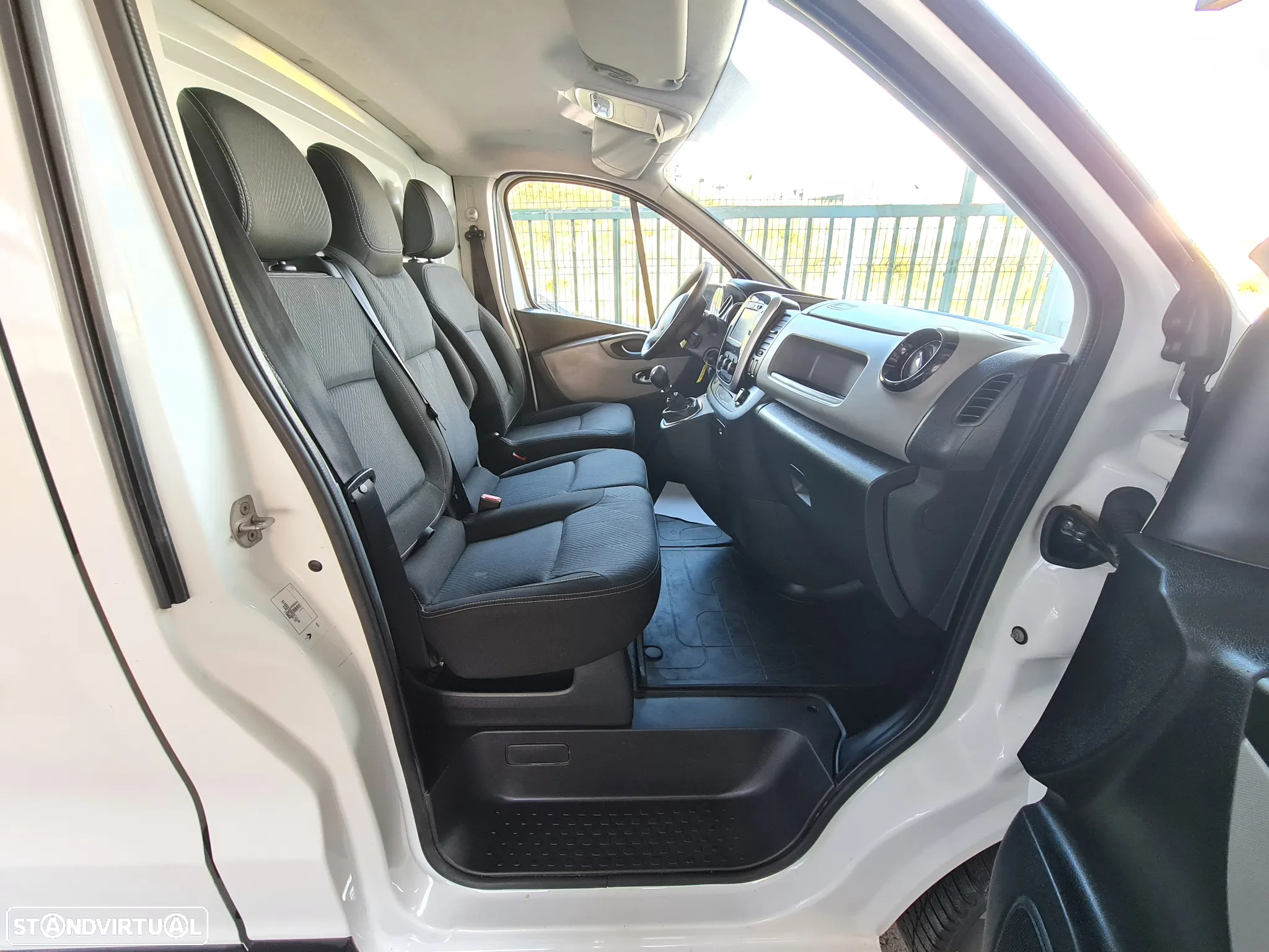 Renault TRAFIC 1.6 Dci 125CV * GPS/ AC/ IVA DEDUTÍVEL * - 9