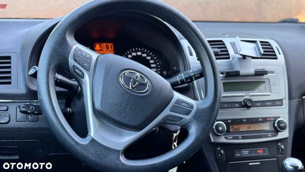 Toyota Avensis 1.6 Comfort - 20