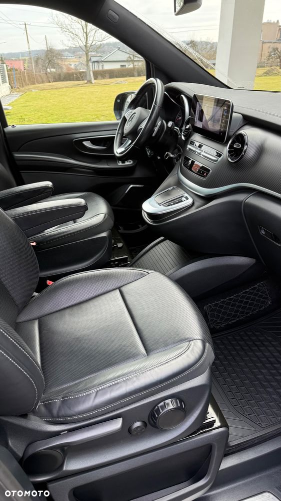 Mercedes-Benz Klasa V - 12