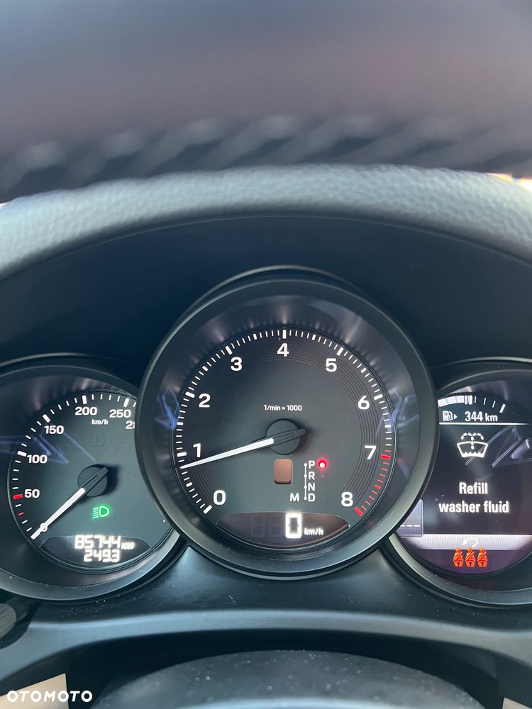 Porsche Macan Standard - 24