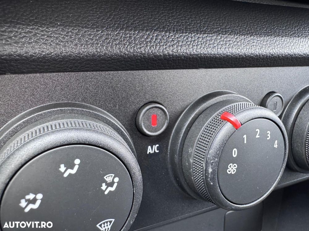 Dacia Logan TCe 90 Essential - 27