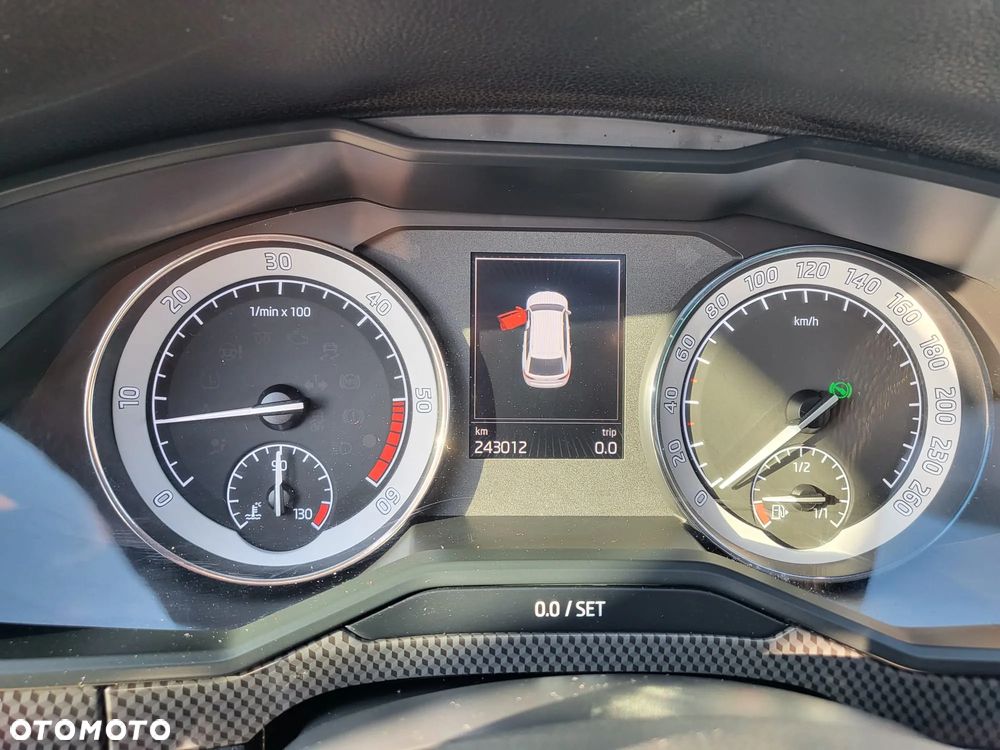 Skoda Superb 2.0 TDI Sportline DSG - 14