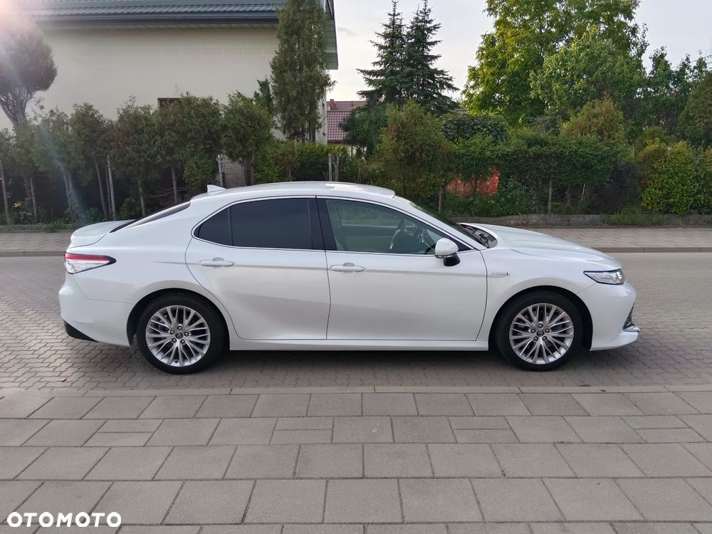 Toyota Camry 2.5 Hybrid Executive CVT - 2