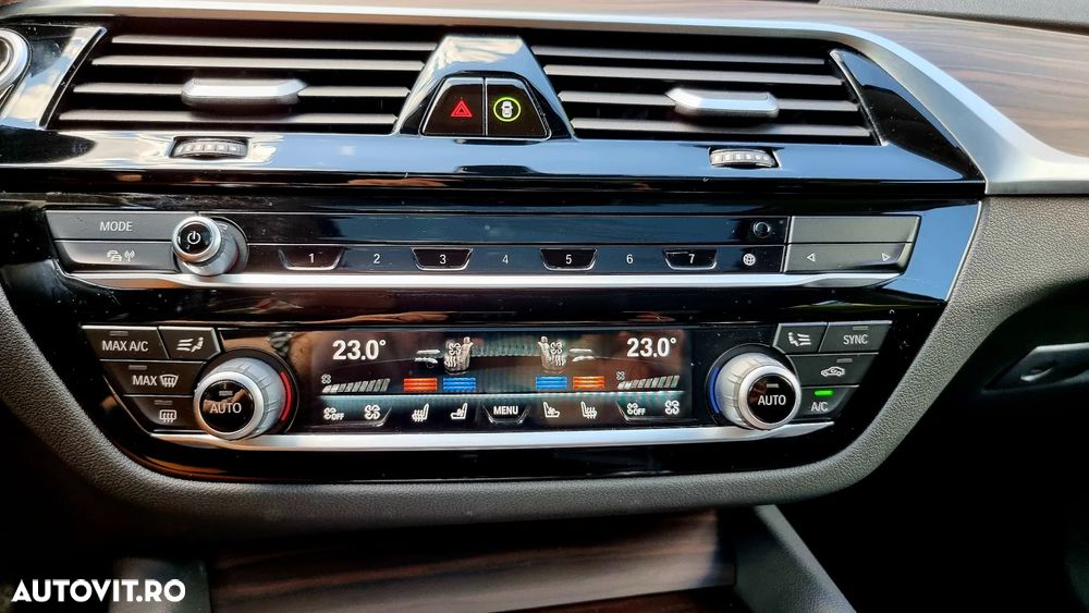BMW Seria 5 530e Aut. Luxury Line - 32