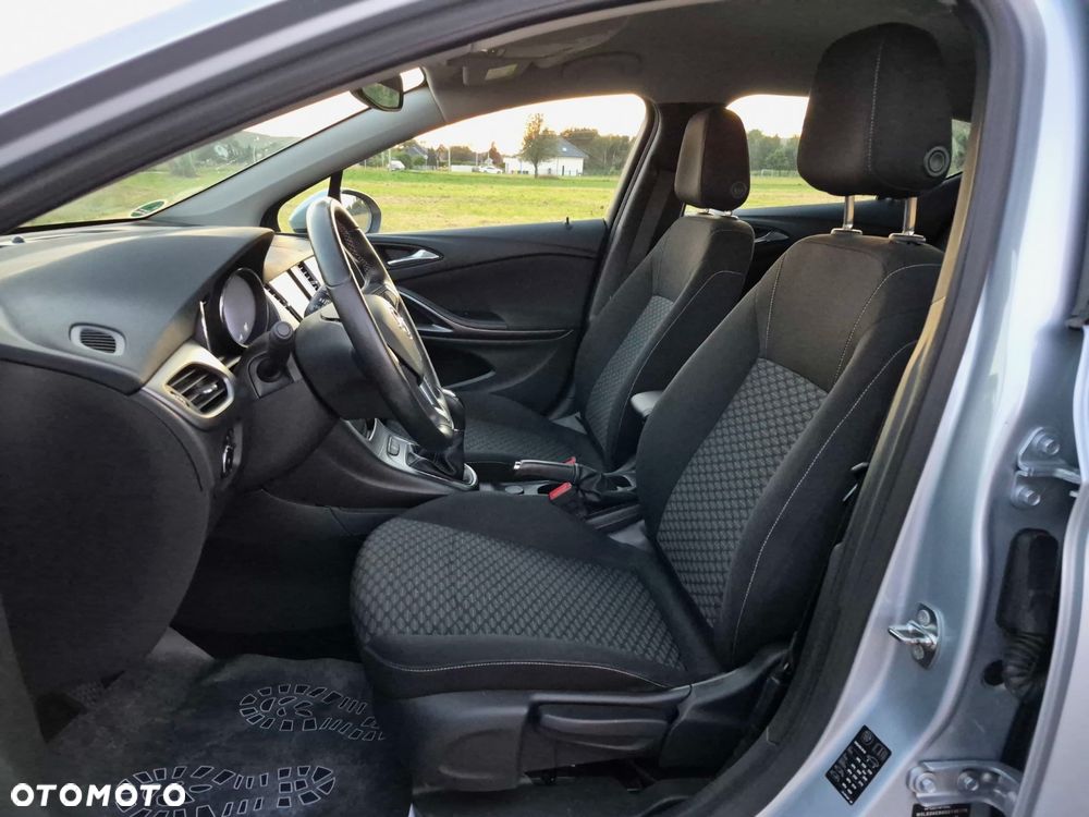 Opel Astra 1.4 Turbo Innovation - 17
