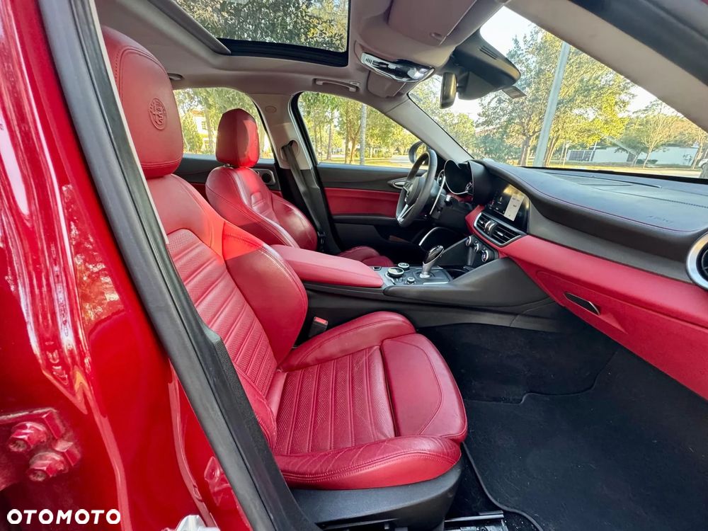 Alfa Romeo Giulia 2.0 Turbo 16V AT8-Q4 Ti - 26