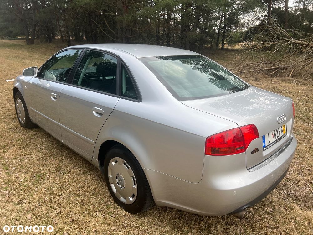 Audi A4 Limousine - 11