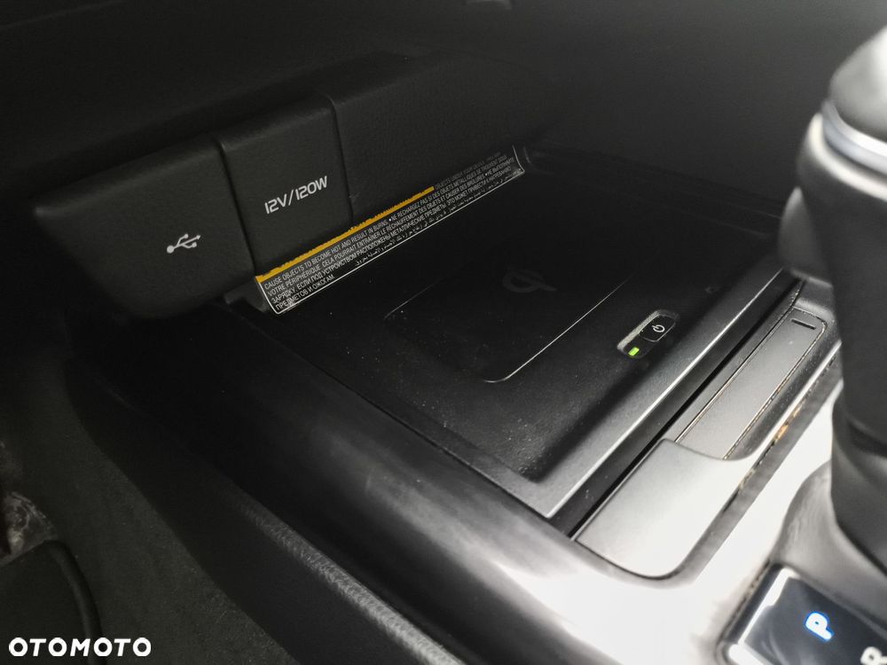 Toyota Camry 2.5 Hybrid Executive CVT - 24