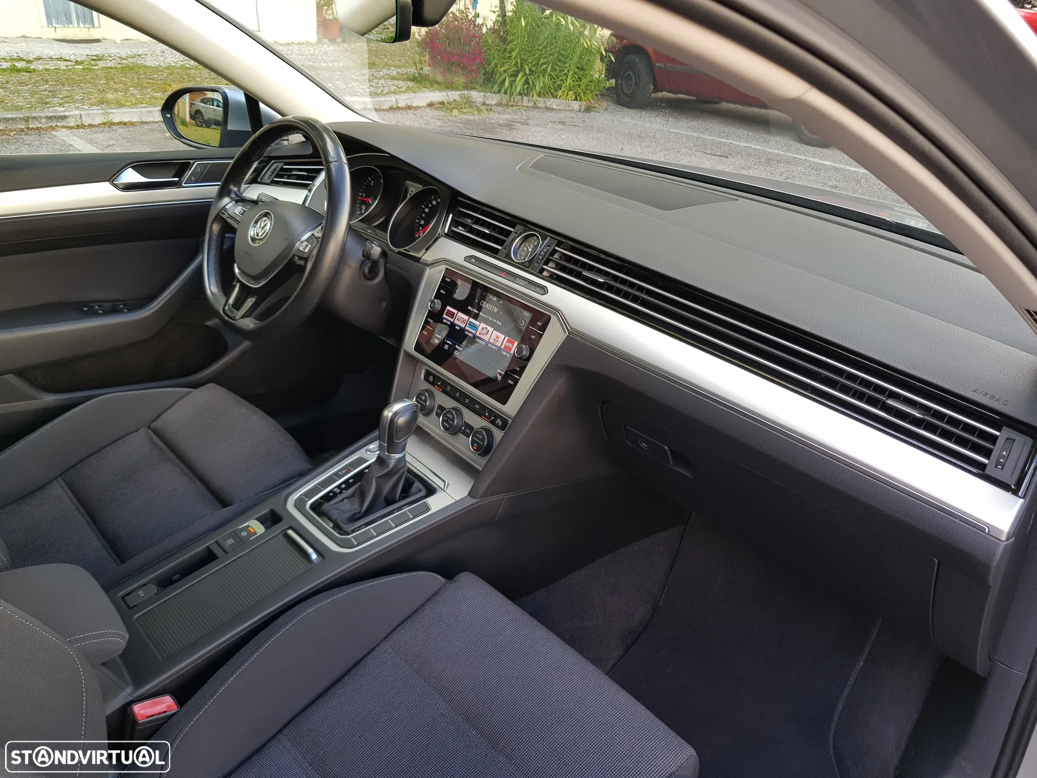 VW Passat Variant 1.6 TDI Highline DSG - 36