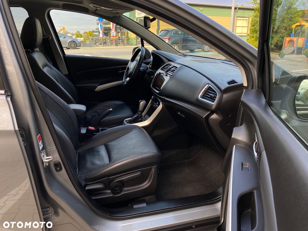 Suzuki SX4 S-Cross 1.4 SHVS Premium 4WD - 34