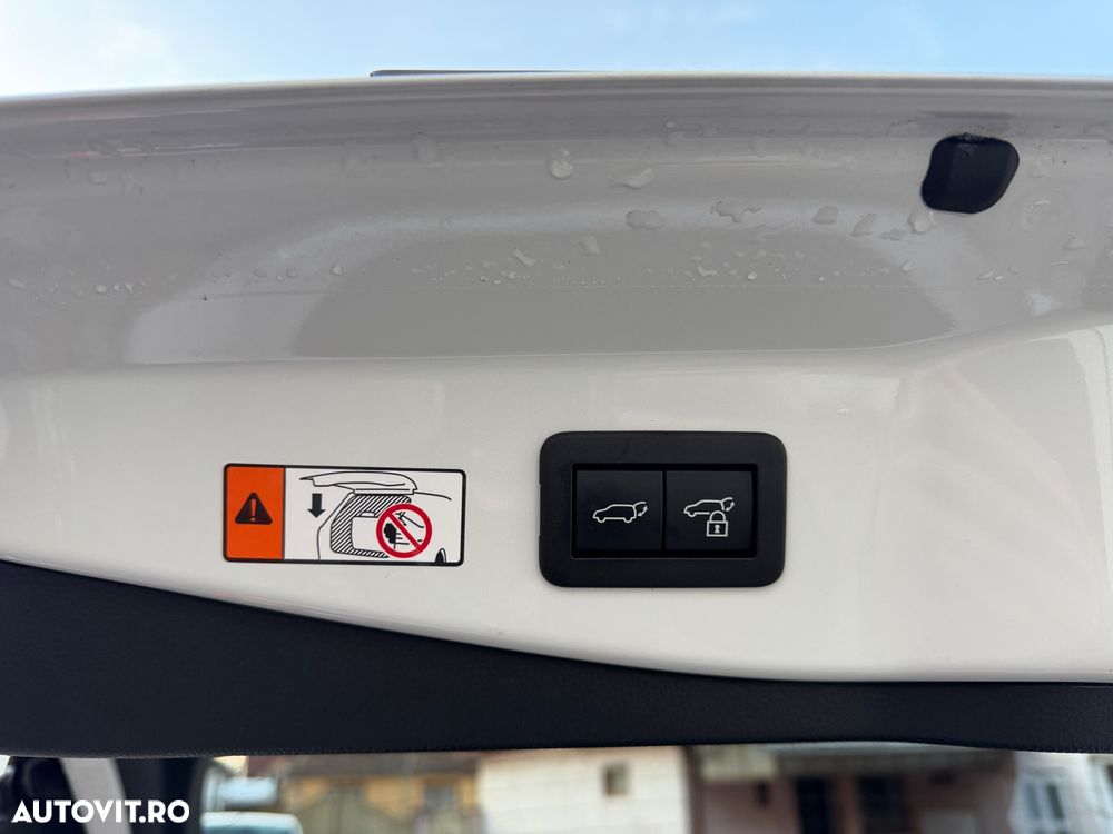 Toyota C-HR 1.8 Hybrid Team Deutschland - 30