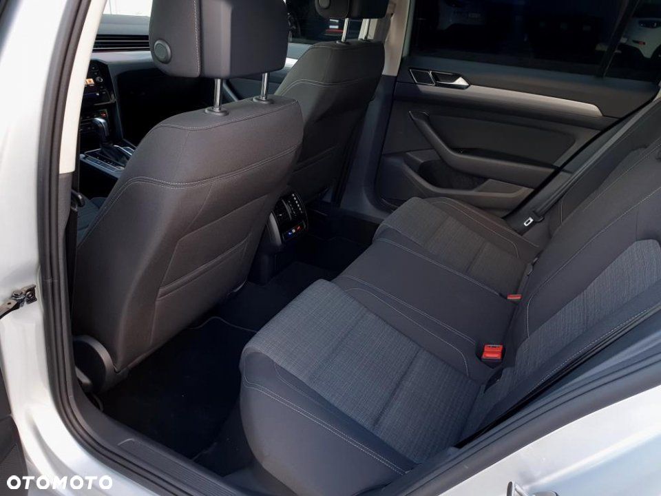 Volkswagen Passat - 31