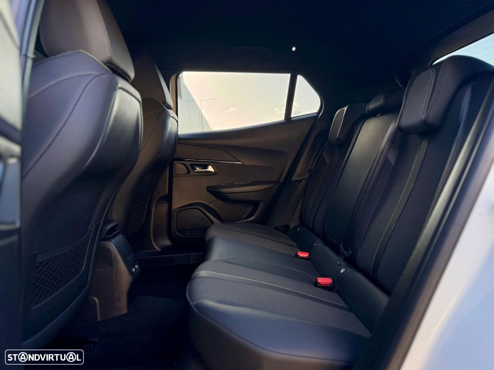 Peugeot 2008 1.2 PureTech GT Line EAT8 - 11