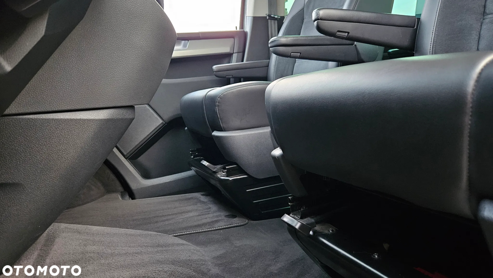 Volkswagen Multivan 2.0 TDI L1 70 Years Bulli 4Motion DSG - 22