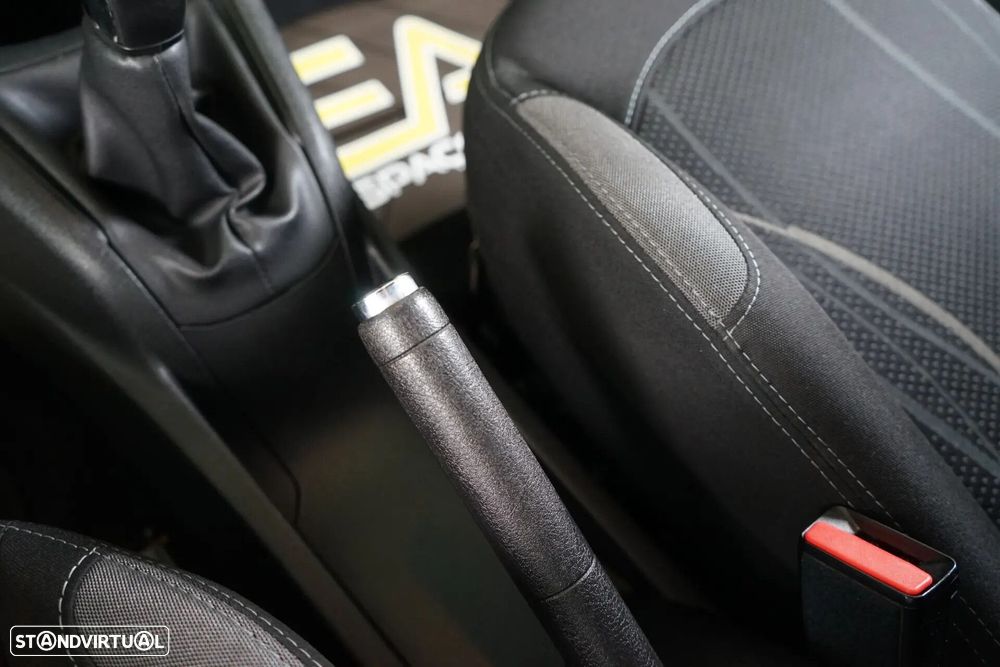 Peugeot 208 1.2 PureTech Style - 27