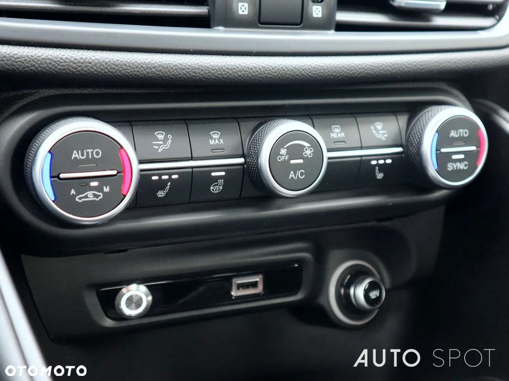 Alfa Romeo Giulia 2.9 Bi Turbo V6 Quadrifoglio - 37