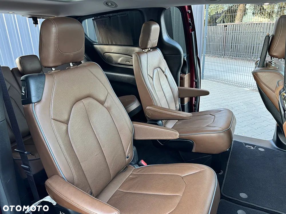 Chrysler Pacifica - 16