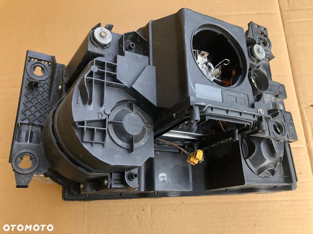 Lampa przednia prawa Xenon EUROPA XBC001122 LAND ROVER DISCOVERY 3 III - 3