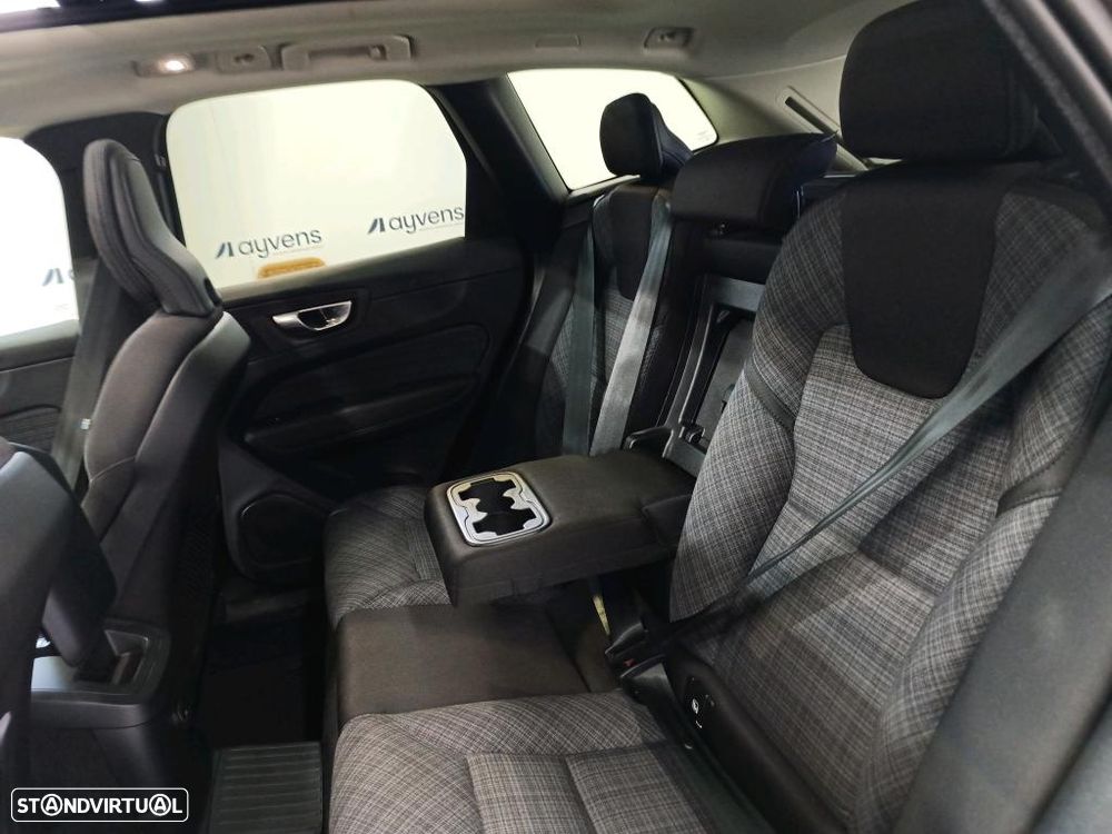 Volvo XC 60 2.0 T6 PHEV Core AWD - 9