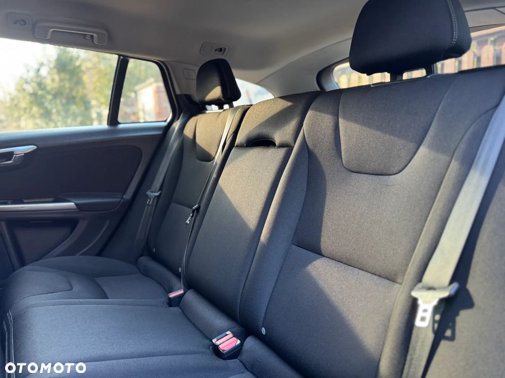 Volvo V60 D4 Drive-E Momentum - 24