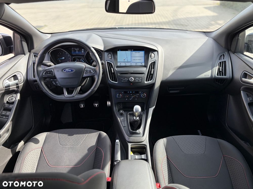 Ford Focus 1.0 EcoBoost Start-Stopp-System ST-LINE DESIGN - 32