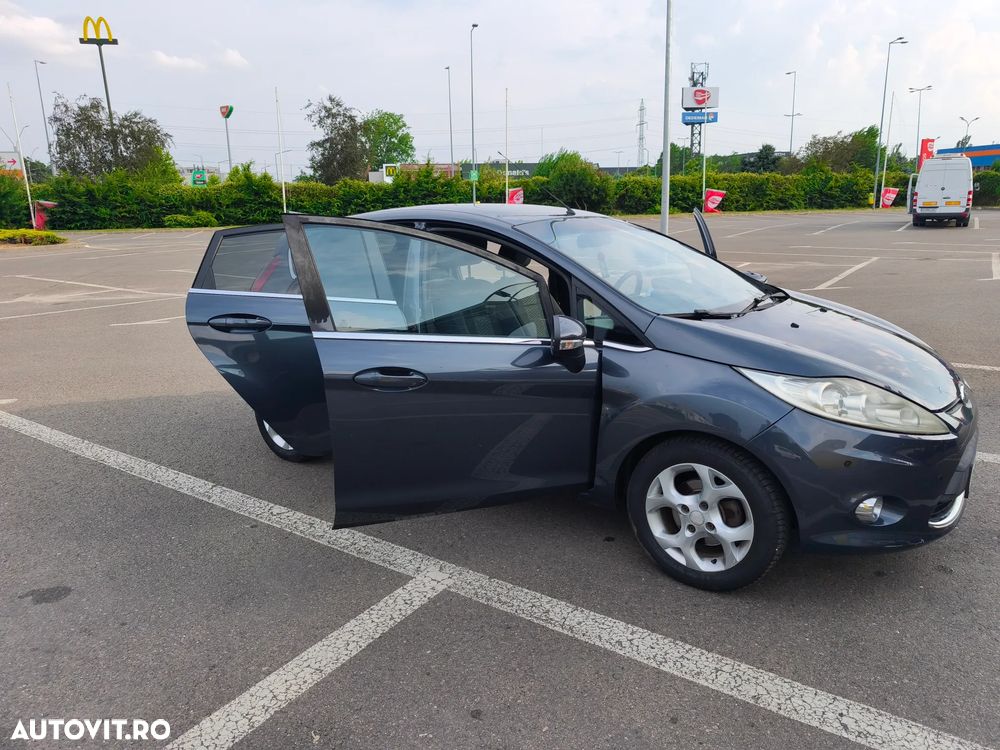 Ford Fiesta 1.6 TDCI DPF Ghia - 10