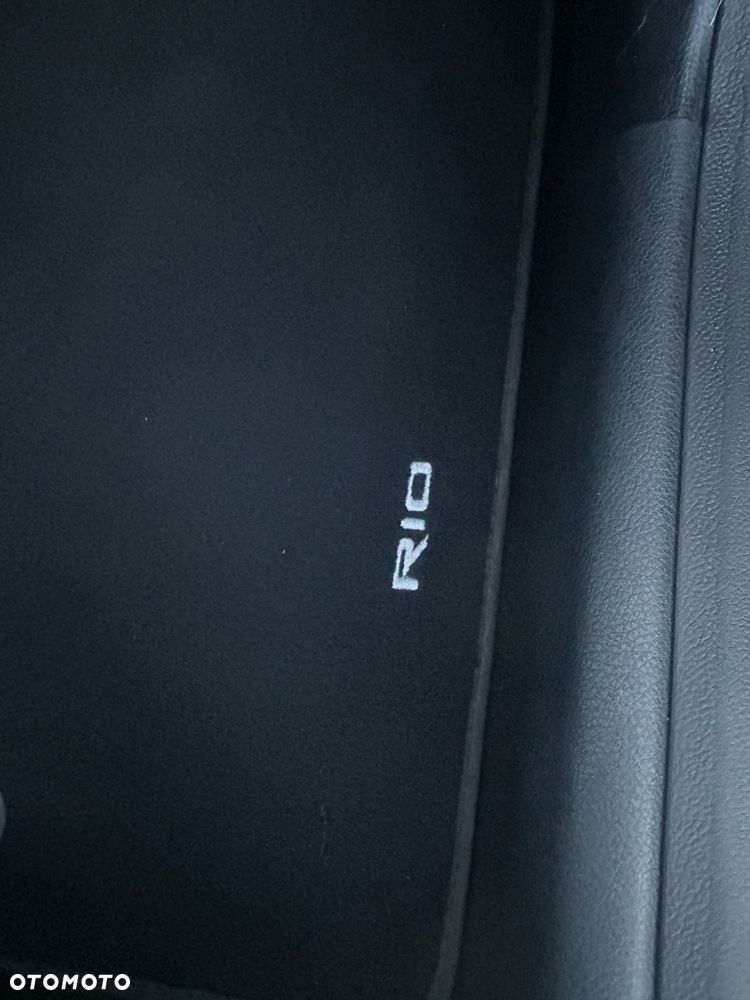 Kia Rio - 12