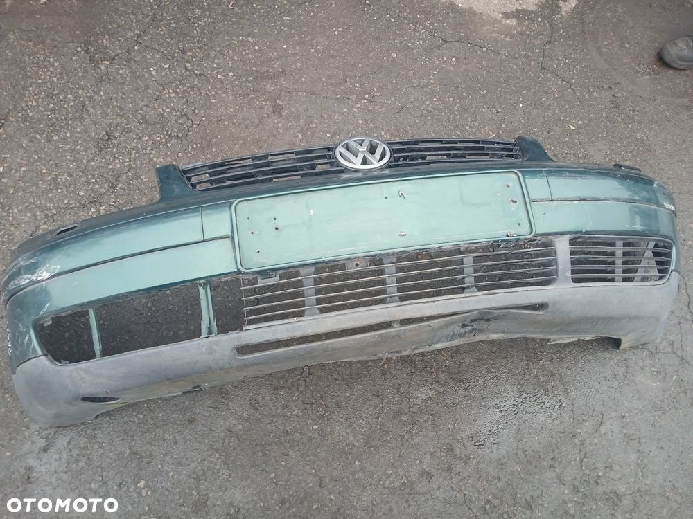 Volkswagen Passat B5 Zderzak przedni - 1