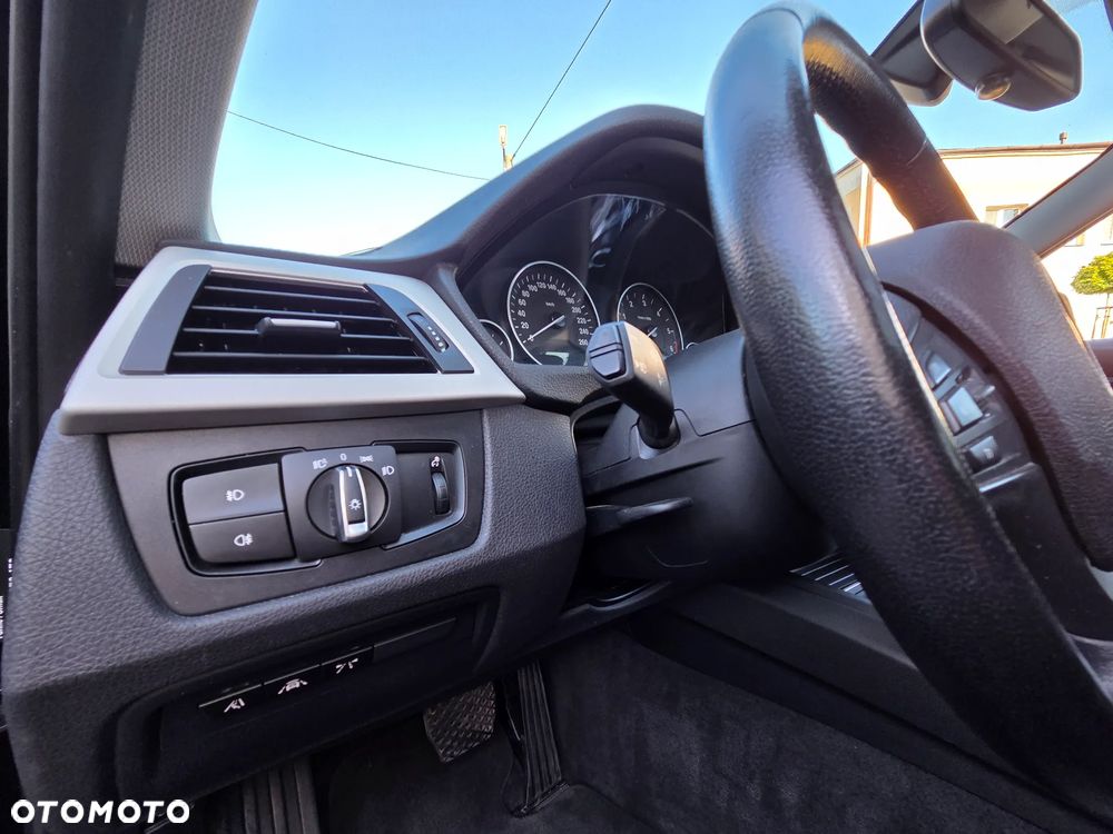 BMW Seria 3 318d - 21