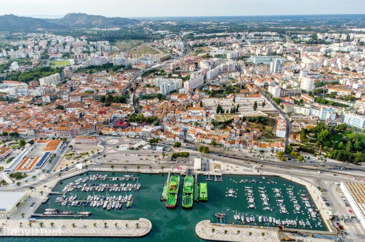 Terreno com 36.760 m² em São Sebastião, Setúbal - Grande imagem: 2/2