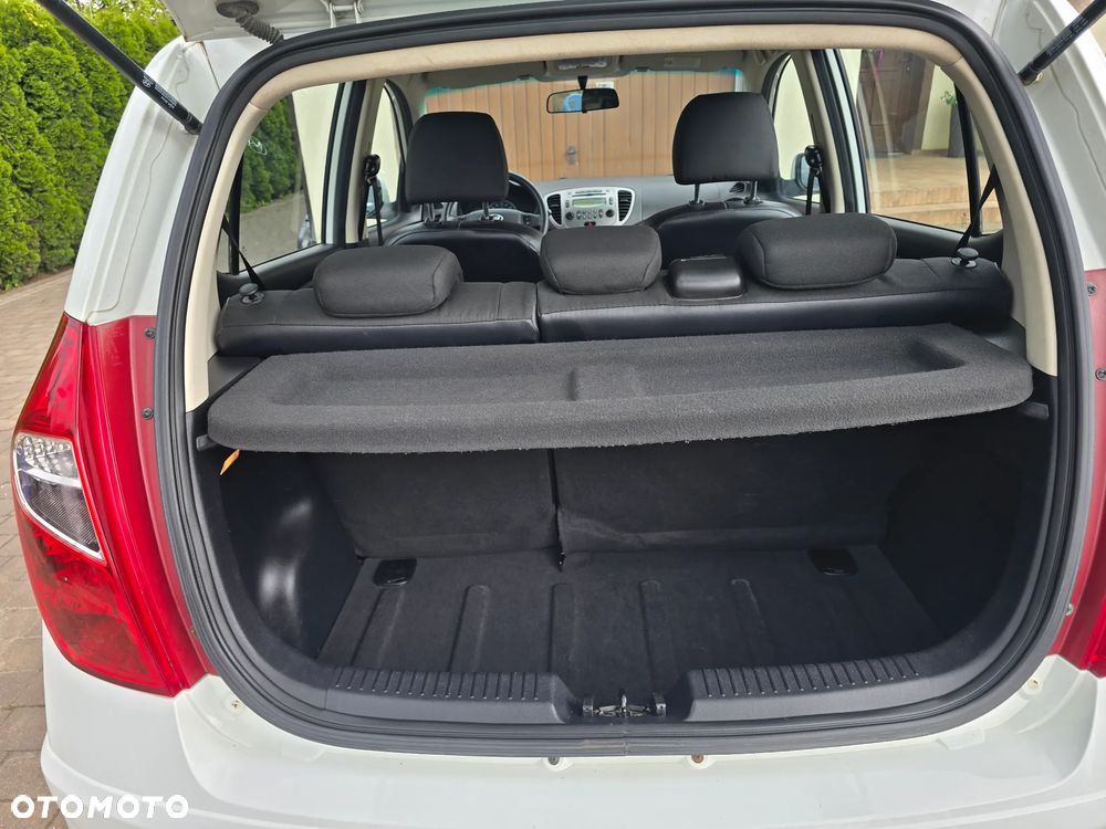 Hyundai i10 1.1 FIFA WM Edition - 9