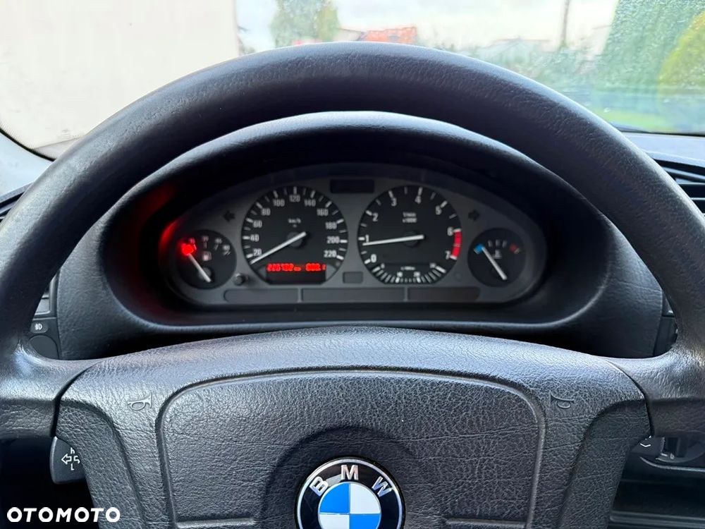 BMW Seria 3 316i - 34