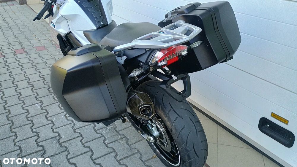 BMW F - 19