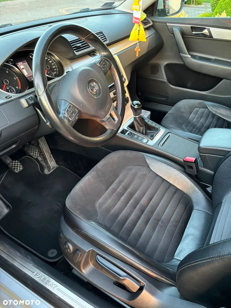 Volkswagen Passat 2.0 TDI Highline - 4