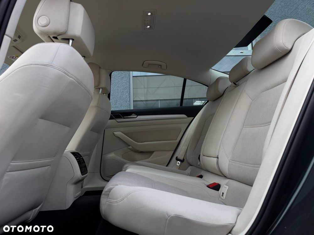 Volkswagen Passat 2.0 TDI SCR Comfortline - 11
