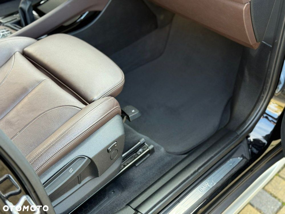 BMW X1 sDrive20i GPF xLine - 8