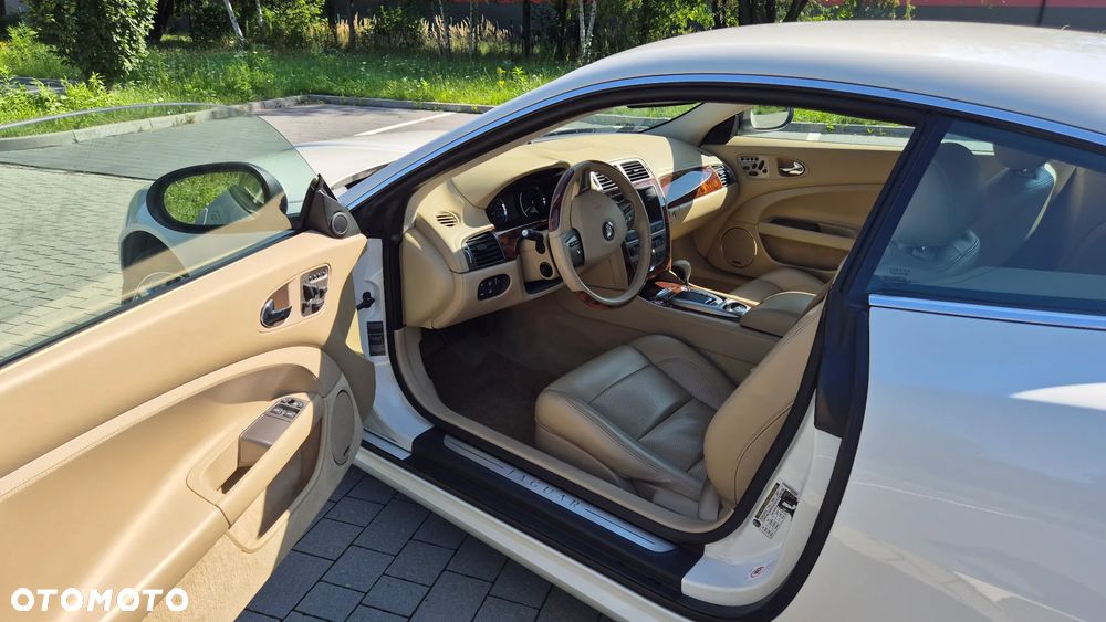 Jaguar XK 4.2 V8 - 10