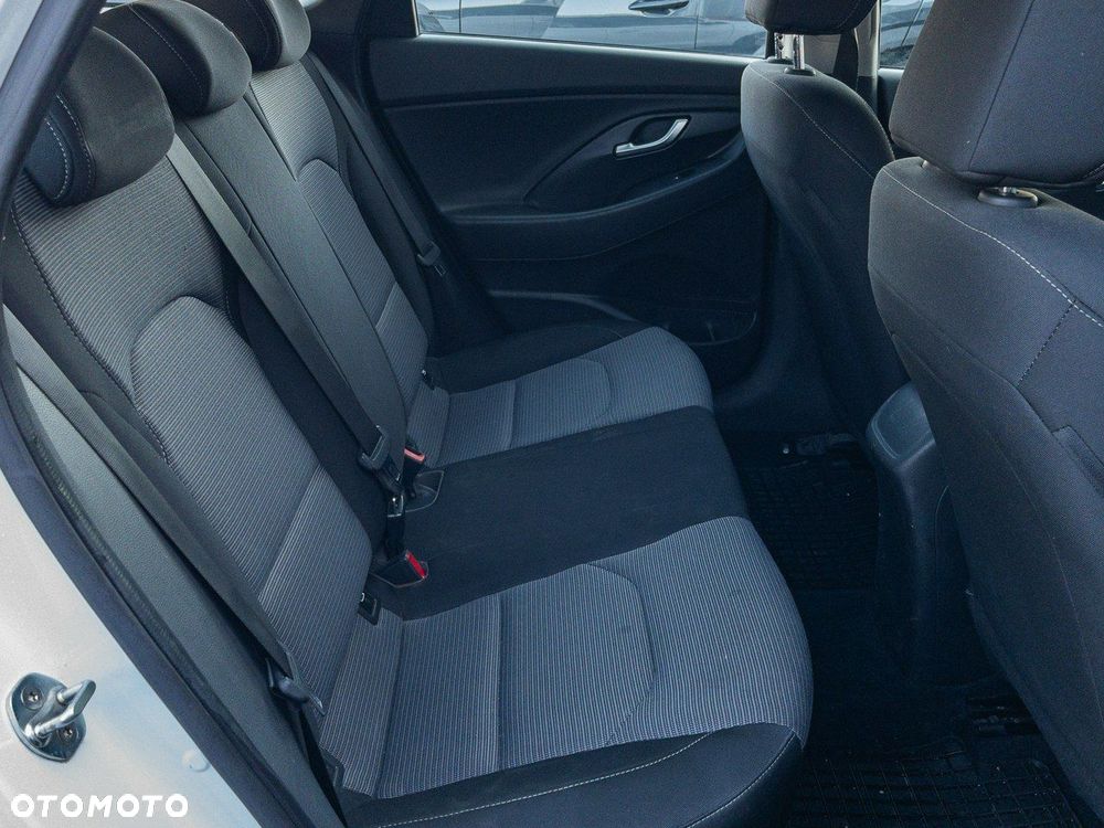 Hyundai i30 1.5 DPI Classic + - 26